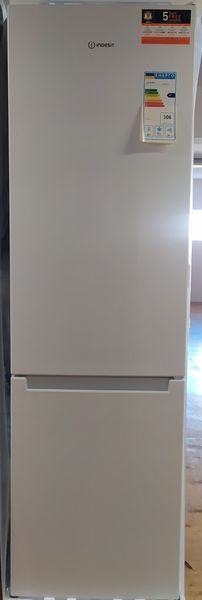 Indesit LI9 S1E W фото
