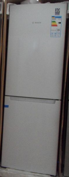 Bosch KGN33NW206 Bosch KGN33NW206 фото