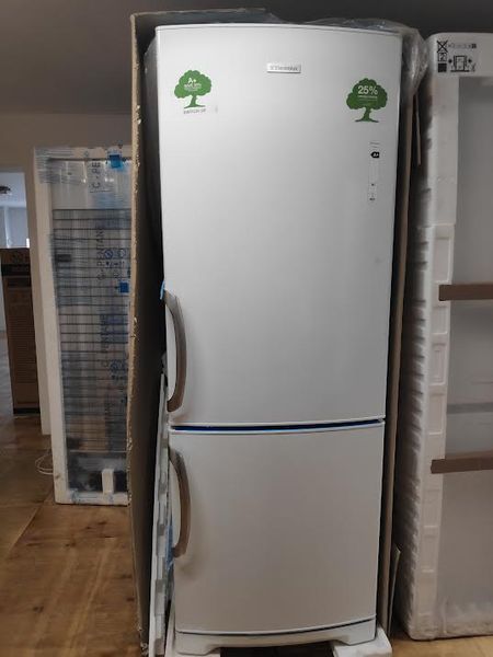 Electrolux ENB 43499 W фото